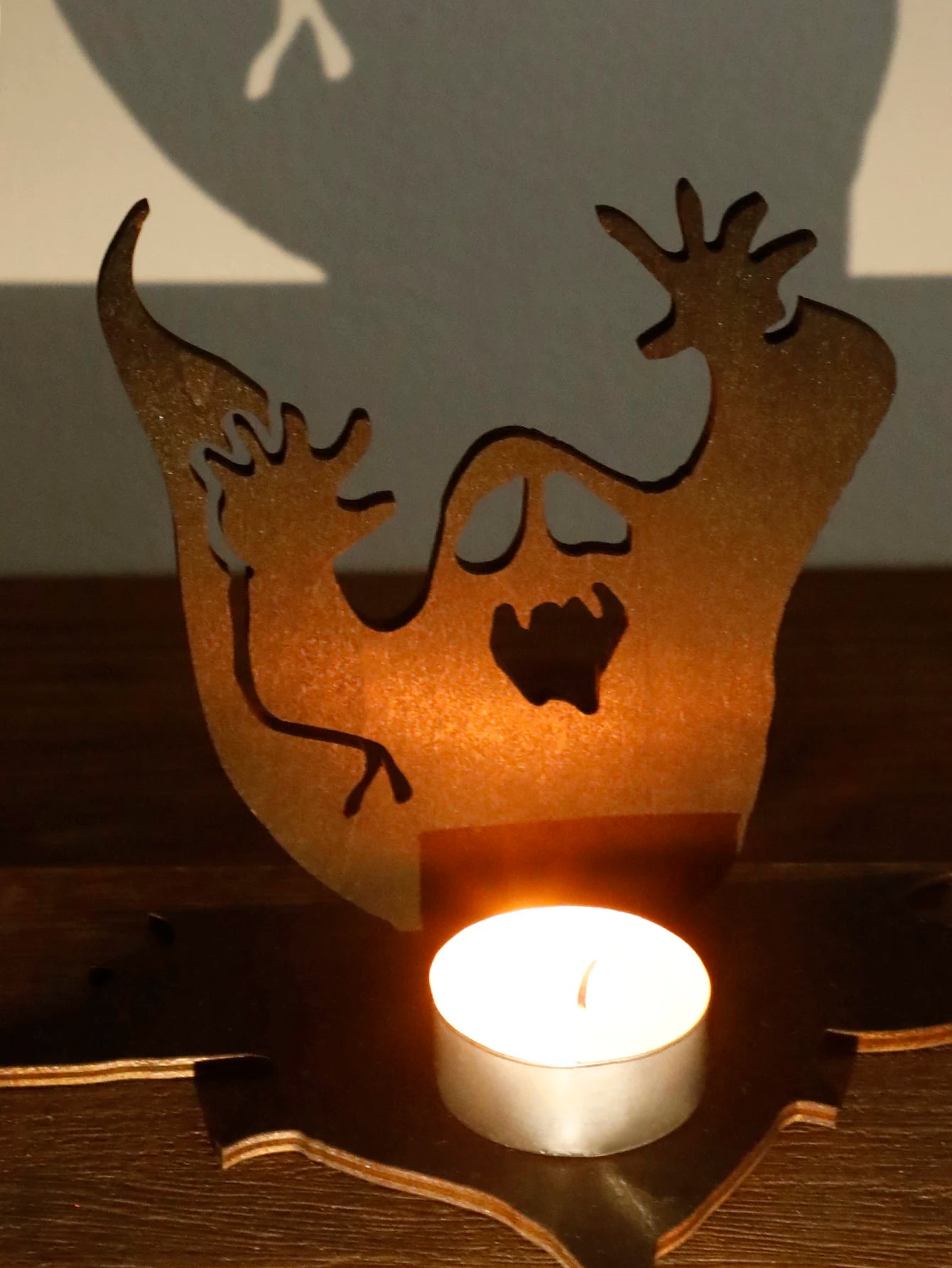 Halloween Wooden Ghost Candle Holder Spooky Tea Light Shadow Projector for Home Party and Haunted House Table Decorations Crafts